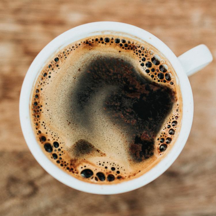 Illustrasjonsbilde av en kaffekopp. Foto: Unsplash.com/Nathan Dumlao