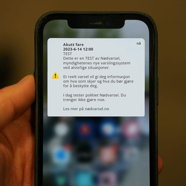 Bilde som viser hvordan nødvarselet vil se ut på mobilen når det sendes ut onsdag 14. juni rundt kl. 12. Foto: DSB (Direktoratet for samfunssikkerhet og beredskap)